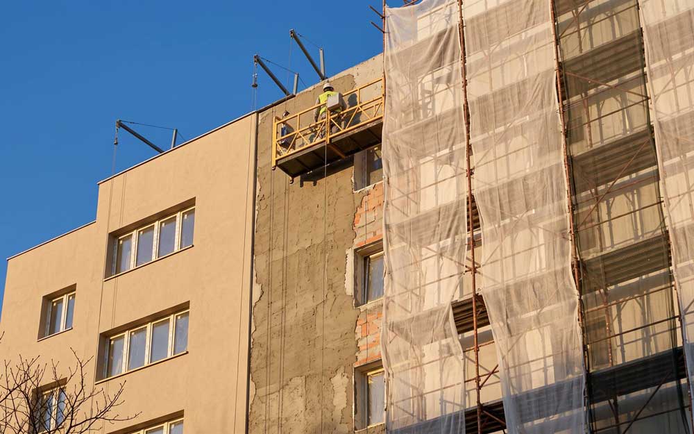 Rehabilitación de la fachada de un edificio por AZL en Ferrol