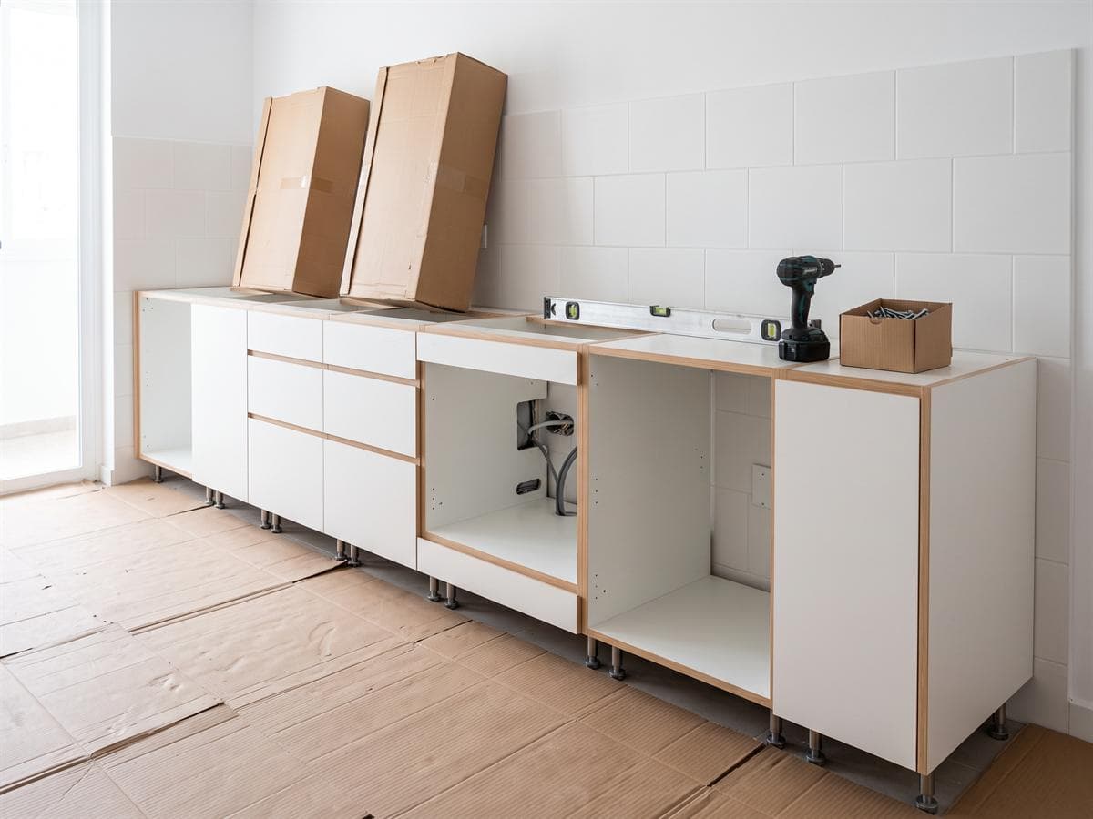Montaje y nivelado de muebles de cocina realizado por AZL en A Coruña