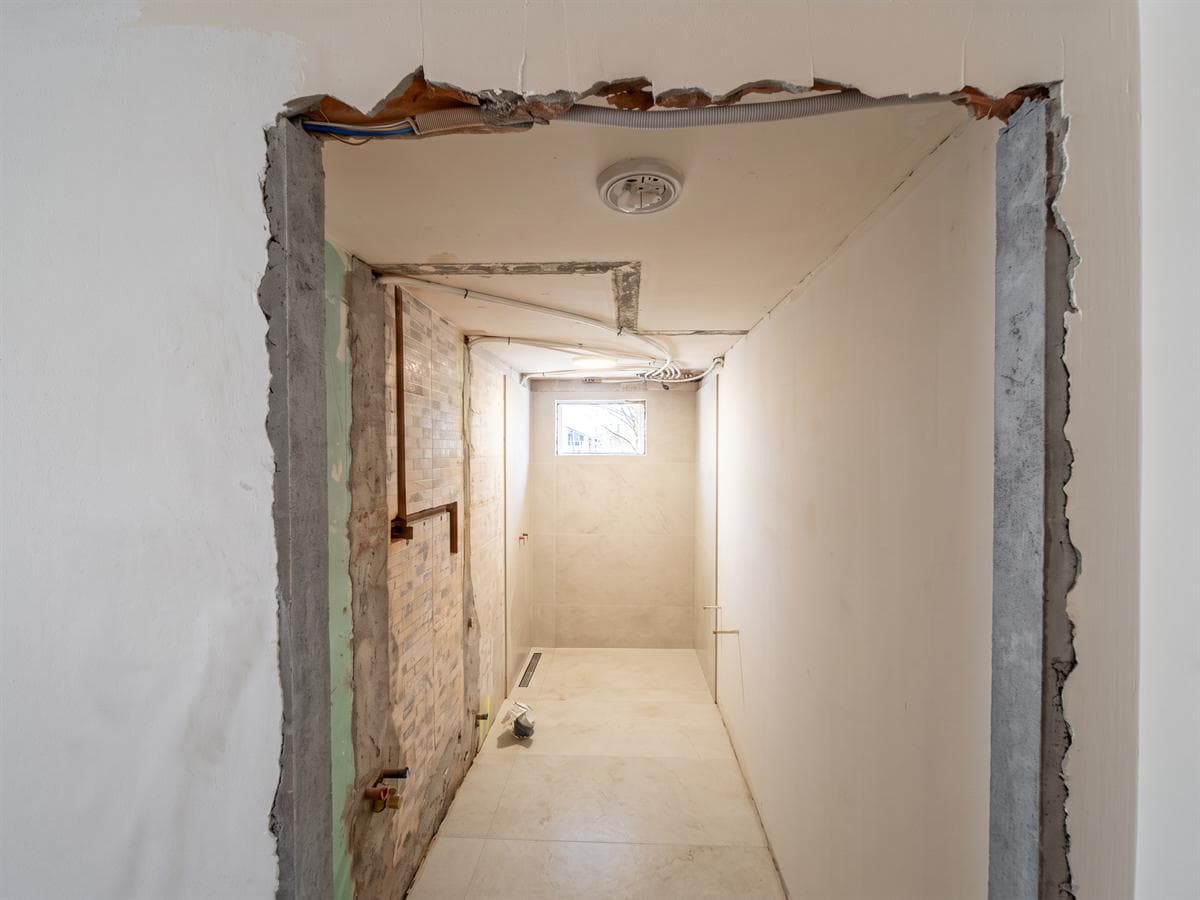 Baño alicatado por AZL durante una obra ejecutada como refuerzo para otra empresa en Galicia